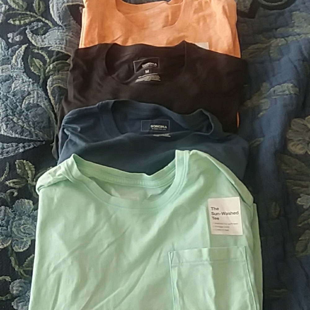 Bundle  4 t-shirts included size M medium NEW